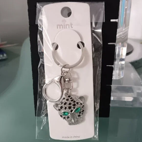 MINT Cheetah Silver Black Enamel Green & Clear Crystals Purse Charm Key Chain - Picture 5 of 7